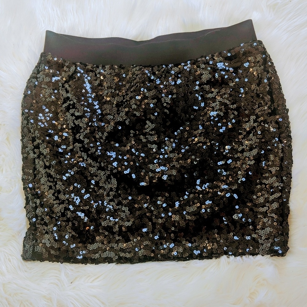 Black sequin Mini Skirt Torrid ( Size 1)
